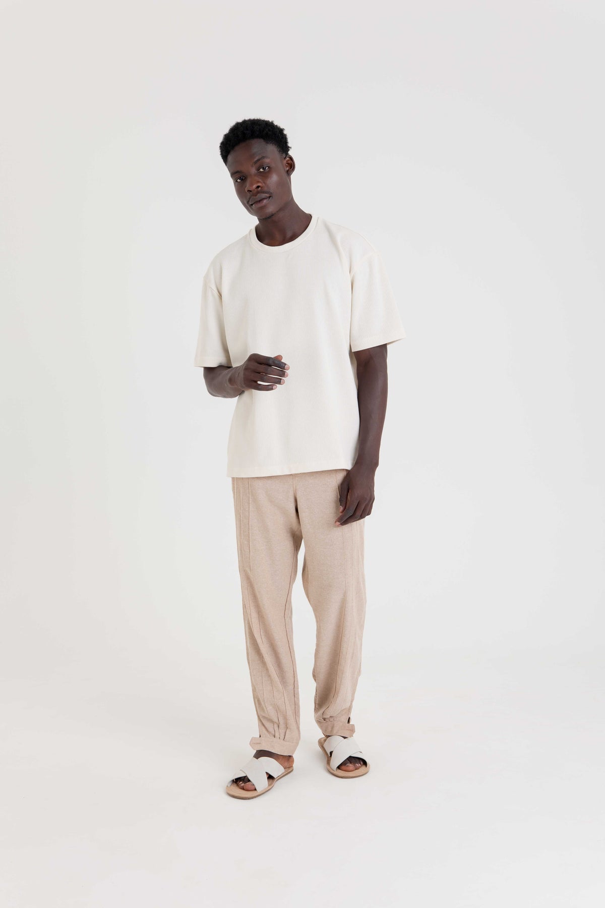 Calça Jogger com Frisos - Natural