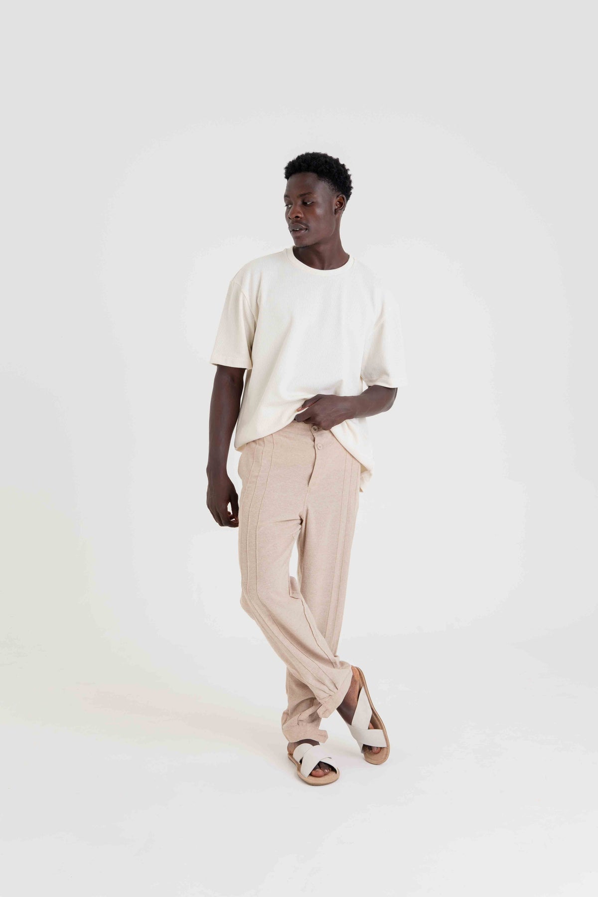 Calça Jogger com Frisos - Natural