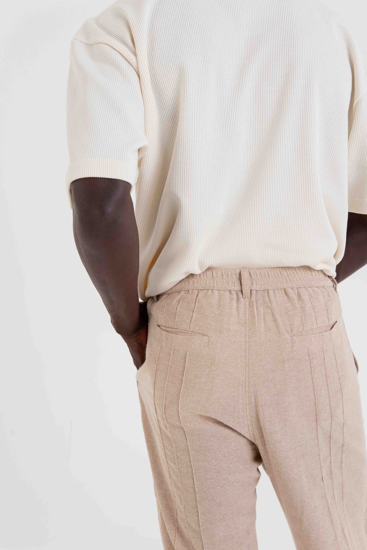 Calça Jogger com Frisos - Natural